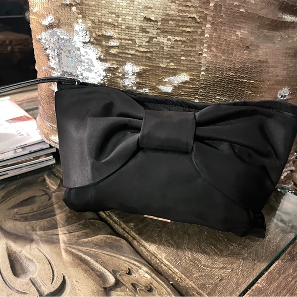 Victoria secret clutch - Picture 1 of 7